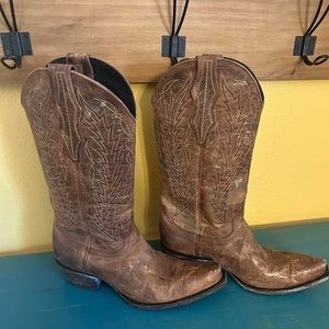 Cavenders cowboy boots with gold brush stroke accents